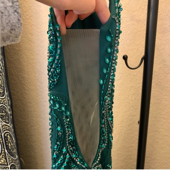 Gorgeous Emerald Green Dress 6/8 - Picture 5 of 13